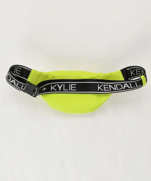 KENDALL + KYLIE(ケンダルアンドカイリー)の「【Kendall+Kylie】 CARINA Fannypack(ボディバッグ/ウエストポーチ・レディース・イエロー/マルチ・FREE)」の3枚目の写真