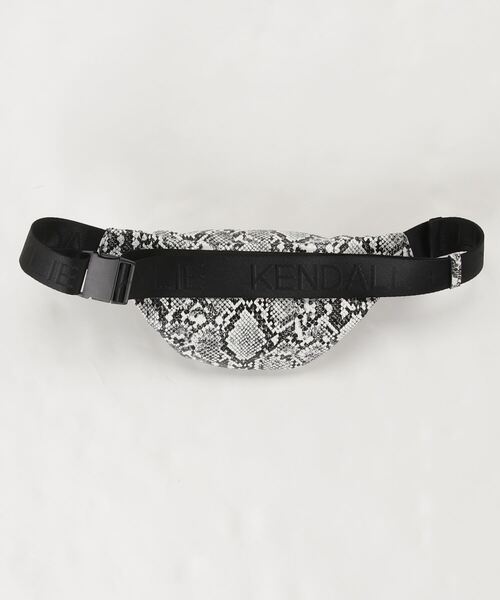 KENDALL + KYLIE(ケンダルアンドカイリー)の「【Kendall+Kylie】 CARINA Fannypack(ボディバッグ/ウエストポーチ・レディース・イエロー/マルチ・FREE)」の4枚目の写真
