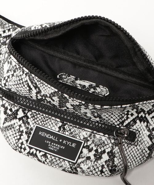 KENDALL + KYLIE(ケンダルアンドカイリー)の「【Kendall+Kylie】 CARINA Fannypack(ボディバッグ/ウエストポーチ・レディース・イエロー/マルチ・FREE)」の6枚目の写真