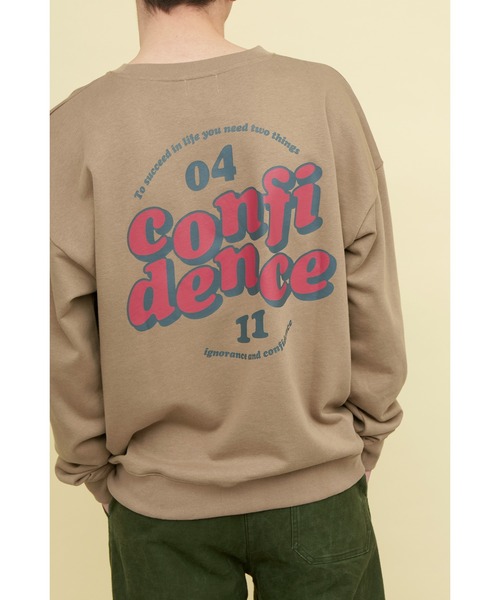 EMMA CLOTHES(エマクローズ)の「ビッグシルエット ワンポイントロゴ刺繍&バックロゴデザイン プルオーバースウェット/confidence(スウェット・メンズ・チャコールグレー/オフホワイト/ブルーグレー/ブラウン系その他・FREE)」の4枚目の写真