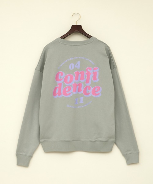 EMMA CLOTHES(エマクローズ)の「ビッグシルエット ワンポイントロゴ刺繍&バックロゴデザイン プルオーバースウェット/confidence(スウェット・メンズ・チャコールグレー/オフホワイト/ブルーグレー/ブラウン系その他・FREE)」の8枚目の写真