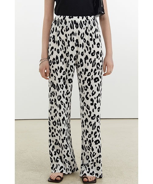 Fano Studios(ファノ ストゥディオズ)の「【Fano Studios】Leopard print pleats easy pants FX21K088(スラックス・レディース・ホワイト・M/S)」の1枚目の写真