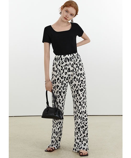 Fano Studios(ファノ ストゥディオズ)の「【Fano Studios】Leopard print pleats easy pants FX21K088(スラックス・レディース・ホワイト・M/S)」の2枚目の写真