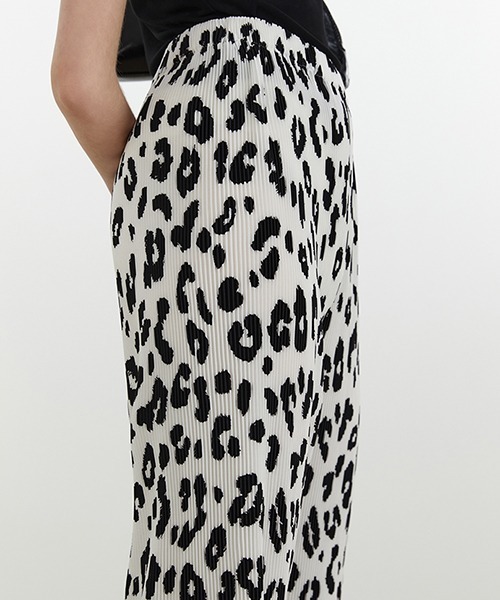 Fano Studios(ファノ ストゥディオズ)の「【Fano Studios】Leopard print pleats easy pants FX21K088(スラックス・レディース・ホワイト・M/S)」の7枚目の写真