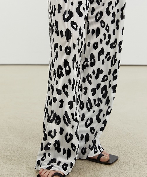 Fano Studios(ファノ ストゥディオズ)の「【Fano Studios】Leopard print pleats easy pants FX21K088(スラックス・レディース・ホワイト・M/S)」の9枚目の写真