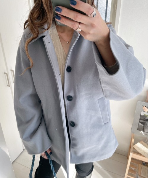 emi+(エミプラス)の「BIGシルエット フロントボタンショートコート(ピーコート・レディース・ブラック/キャメル/ベージュ/グレー・S/M/L)」の3枚目の写真