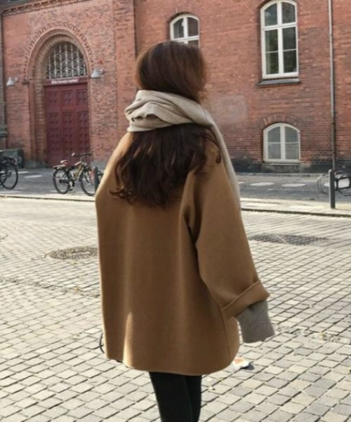 emi+(エミプラス)の「BIGシルエット フロントボタンショートコート(ピーコート・レディース・ブラック/キャメル/ベージュ/グレー・S/M/L)」の9枚目の写真