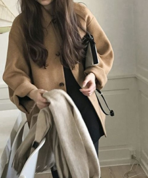 emi+(エミプラス)の「BIGシルエット フロントボタンショートコート(ピーコート・レディース・ブラック/キャメル/ベージュ/グレー・S/M/L)」の10枚目の写真