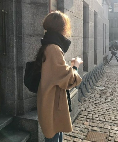 emi+(エミプラス)の「BIGシルエット フロントボタンショートコート(ピーコート・レディース・ブラック/キャメル/ベージュ/グレー・S/M/L)」の11枚目の写真