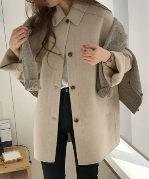 emi+(エミプラス)の「BIGシルエット フロントボタンショートコート(ピーコート・レディース・ブラック/キャメル/ベージュ/グレー・S/M/L)」の13枚目の写真