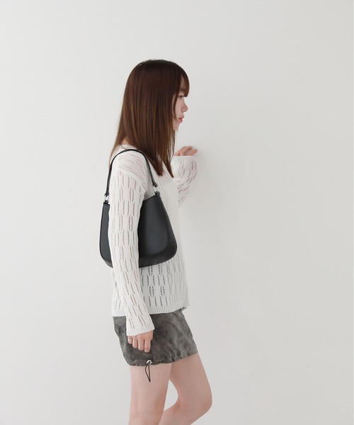 by muni:r（バイ ムニール）の「デイリーアンバランスミニバッグ（ショルダーバッグ・レディース・ブラック/ホワイト・FREE）」の4枚目の写真