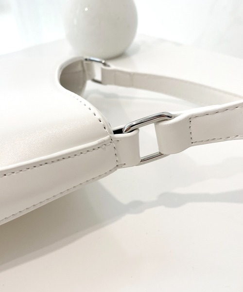 by muni:r（バイ ムニール）の「デイリーアンバランスミニバッグ（ショルダーバッグ・レディース・ブラック/ホワイト・FREE）」の10枚目の写真