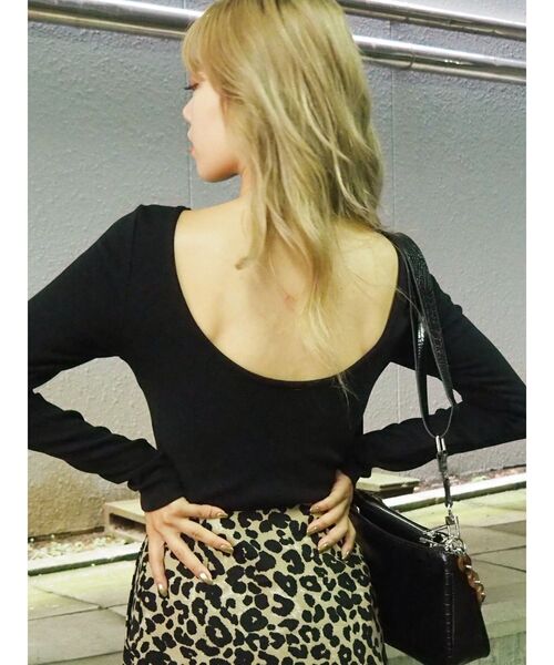 EVRIS（エヴリス）の「ワイドバックオープントップス（Tシャツ/カットソー・レディース・ブルー/ホワイト/ブラック/ベージュ・FREE）」の3枚目の写真