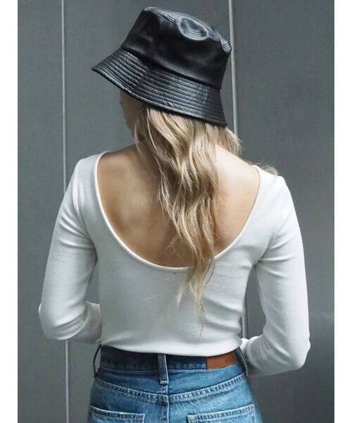 EVRIS（エヴリス）の「ワイドバックオープントップス（Tシャツ/カットソー・レディース・ブルー/ホワイト/ブラック/ベージュ・FREE）」の5枚目の写真