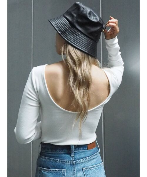 EVRIS（エヴリス）の「ワイドバックオープントップス（Tシャツ/カットソー・レディース・ブルー/ホワイト/ブラック/ベージュ・FREE）」の6枚目の写真