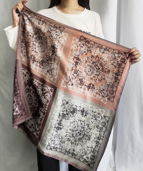 me+em select（ミームセレクト）の「シルクライクペイズリースカーフ（バンダナ/スカーフ・レディース・ブラウン/グリーン/ブルー・FREE）」の2枚目の写真