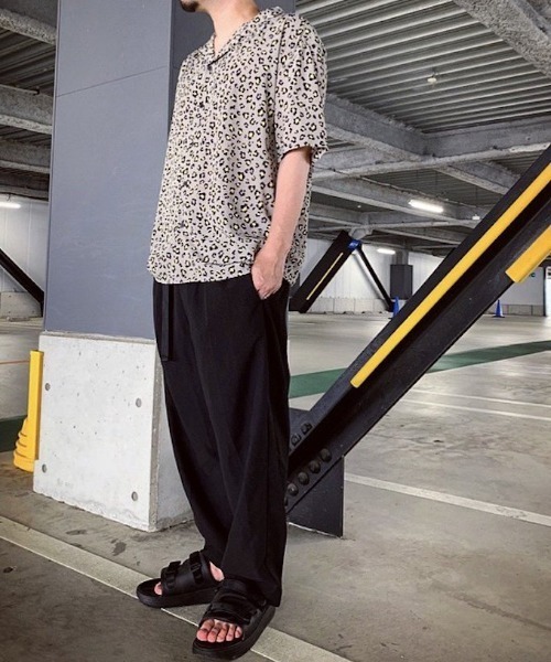 VIBGYOR（ヴィブジョー）の「【NINE NUTS】LEOPARD SHIRT(MA)（シャツ/ブラウス・メンズ・グレー/ネイビー・FREE）」の2枚目の写真
