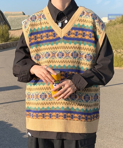 KOR（ケーオーアール）の「ドロップショルダー ネイティブ柄ボーダー Vネックニットベスト（ベスト・メンズ・ネイビー/ベージュ・2XL/S/3XL/XL/M/L）」の7枚目の写真