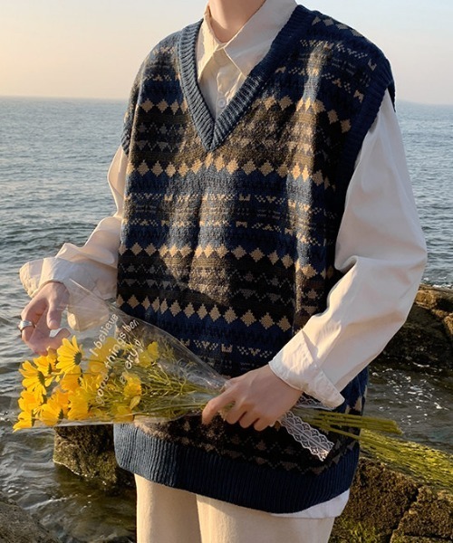 KOR（ケーオーアール）の「ドロップショルダー ネイティブ柄ボーダー Vネックニットベスト（ベスト・メンズ・ネイビー/ベージュ・2XL/S/3XL/XL/M/L）」の12枚目の写真