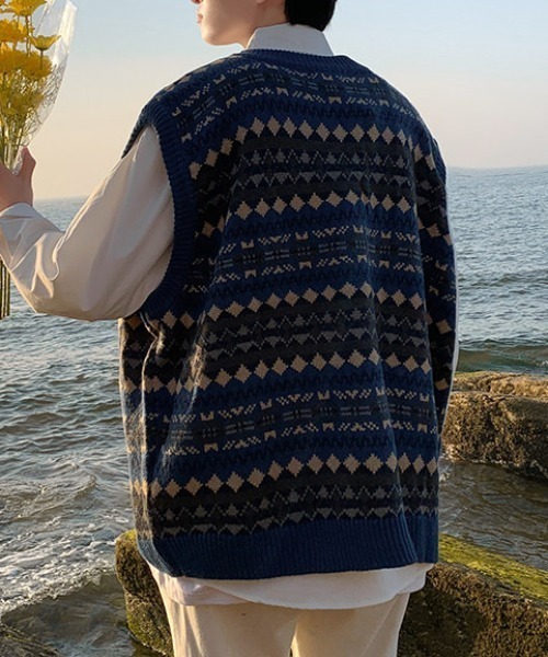KOR（ケーオーアール）の「ドロップショルダー ネイティブ柄ボーダー Vネックニットベスト（ベスト・メンズ・ネイビー/ベージュ・2XL/S/3XL/XL/M/L）」の14枚目の写真