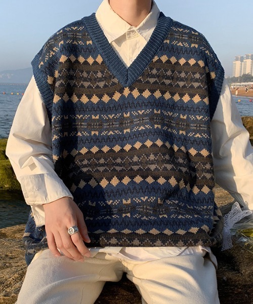 KOR（ケーオーアール）の「ドロップショルダー ネイティブ柄ボーダー Vネックニットベスト（ベスト・メンズ・ネイビー/ベージュ・2XL/S/3XL/XL/M/L）」の15枚目の写真