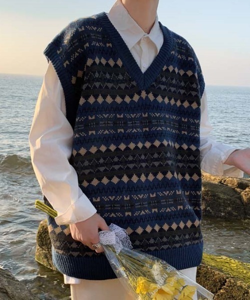 KOR（ケーオーアール）の「ドロップショルダー ネイティブ柄ボーダー Vネックニットベスト（ベスト・メンズ・ネイビー/ベージュ・2XL/S/3XL/XL/M/L）」の16枚目の写真