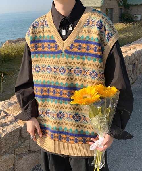 KOR（ケーオーアール）の「ドロップショルダー ネイティブ柄ボーダー Vネックニットベスト（ベスト・メンズ・ネイビー/ベージュ・2XL/S/3XL/XL/M/L）」の8枚目の写真