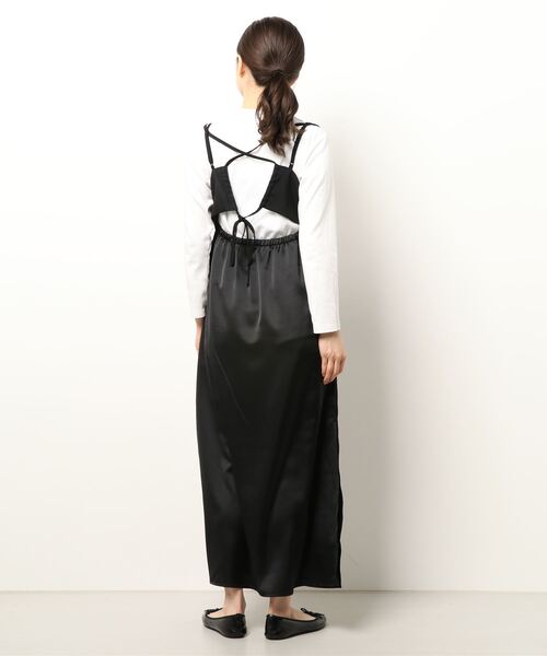 ENVYM（アンビー）の「バッククロスサテンキャミＯＰ（ワンピース・レディース・ブラック/ベージュ・FREE）」の4枚目の写真