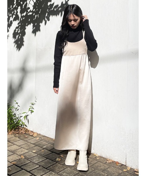 ENVYM（アンビー）の「バッククロスサテンキャミＯＰ（ワンピース・レディース・ブラック/ベージュ・FREE）」の7枚目の写真