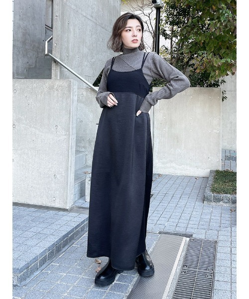 ENVYM（アンビー）の「バッククロスサテンキャミＯＰ（ワンピース・レディース・ブラック/ベージュ・FREE）」の5枚目の写真