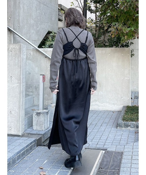 ENVYM（アンビー）の「バッククロスサテンキャミＯＰ（ワンピース・レディース・ブラック/ベージュ・FREE）」の9枚目の写真