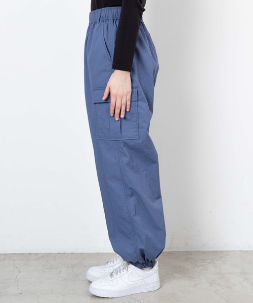 WEGO(ウィゴー)の「WEGO/ナイロンカーゴパンツ(カーゴパンツ・レディース・ブルー/ブラック・FREE)」の7枚目の写真