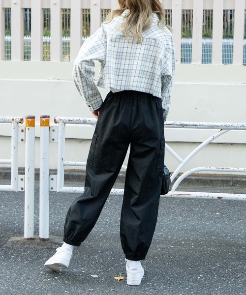 WEGO(ウィゴー)の「WEGO/ナイロンカーゴパンツ(カーゴパンツ・レディース・ブルー/ブラック・FREE)」の12枚目の写真