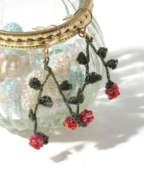 チチカカ（チチカカ）の「刺繍ビーズピアス（ピアス（両耳用）・レディース・ベージュ/ブルー/グリーン・FREE）」の2枚目の写真