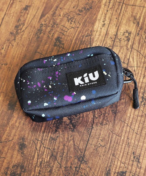 KiU（キウ）の「ウォーターリペレント ポーチM（ポーチ・レディース・カモフラージュ/ホワイト×ブルー/ホワイト系その他/ブラック系その他/その他10/ゼブラ/アニマル/カラフル/レッド系その他/ブルー系その他/ブラック/マルチ/ブラック×カーキ/ブラウン/ブルーグリーン/イエロー/タイガーカモ/ブラック系その他2/ベージュ系その他/レオパード/ブルー系その他2/ネイビー系/ダークグリーン系/ブルー系その他3・FREE）」の5枚目の写真