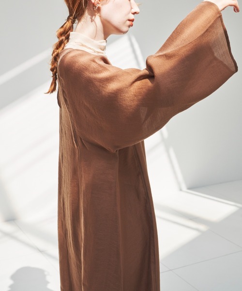 hinari（ヒナリ）の「サイドスリットシアーワンピース（ワンピース・レディース・ダークブラウン/アイボリー/キャメル・SMALL/FREE）」の20枚目の写真