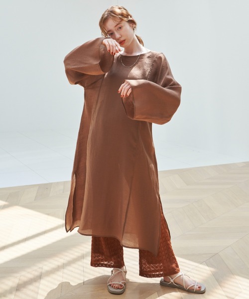 hinari（ヒナリ）の「サイドスリットシアーワンピース（ワンピース・レディース・ダークブラウン/アイボリー/キャメル・SMALL/FREE）」の16枚目の写真