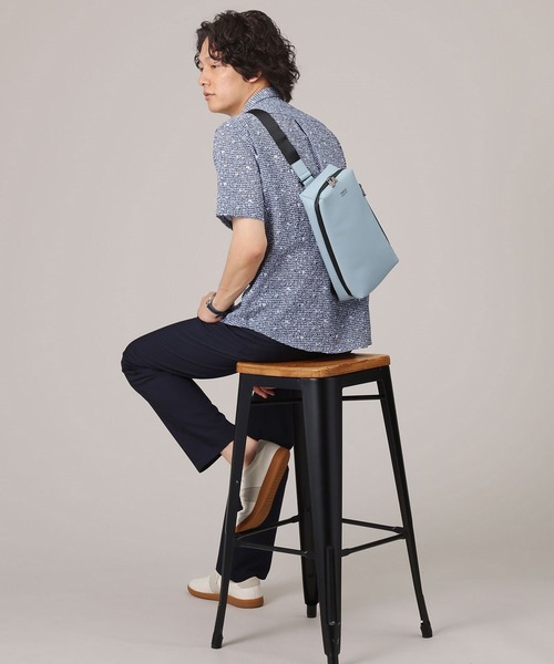 TAKEO KIKUCHI（タケオキクチ）の「【撥水】ライトウェイト ボディバッグ（ボディバッグ/ウエストポーチ・メンズ・ライトブルー/ブラック/ネイビー/ダークネイビー/ブラック系4/ブラック系・00）」の16枚目の写真