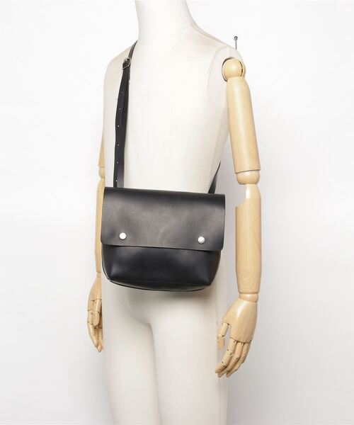 MHL.（エムエイチエル）の「TOUGH LEATHER（ショルダーバッグ