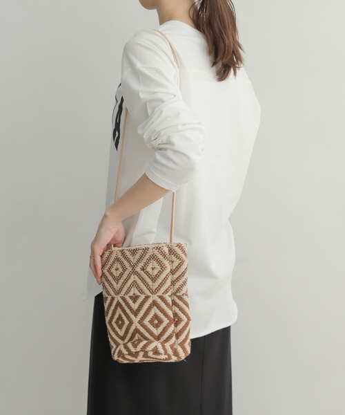 URBAN RESEARCH DOORS（アーバンリサーチドアーズ）の「『別注』beej×DOORS　ジオメトリックサコッシュ（ショルダーバッグ・レディース・ホワイト/ブラウン・ONE）」の2枚目の写真