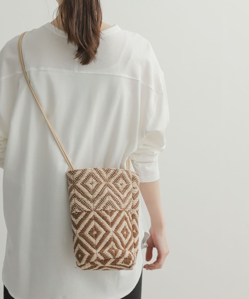 URBAN RESEARCH DOORS（アーバンリサーチドアーズ）の「『別注』beej×DOORS　ジオメトリックサコッシュ（ショルダーバッグ・レディース・ホワイト/ブラウン・ONE）」の3枚目の写真
