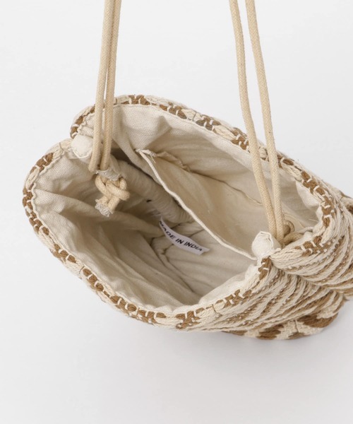 URBAN RESEARCH DOORS（アーバンリサーチドアーズ）の「『別注』beej×DOORS　ジオメトリックサコッシュ（ショルダーバッグ・レディース・ホワイト/ブラウン・ONE）」の9枚目の写真