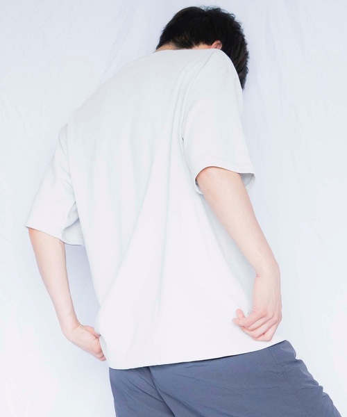 United Athle(ユナイテッドアスレ)の「9.1オンス マグナムウェイト ビッグシルエット Tシャツ 441101(Tシャツ/カットソー・メンズ・ホワイト/ライトグレー/ブラック・X-LARGE/LARGE/MEDIUM)」の4枚目の写真