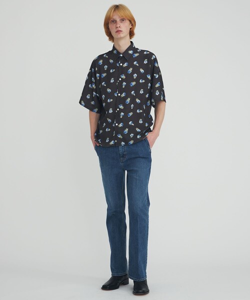 Jieda（ジエダ）の「STUDIOUS別注 FLOWER OVERSIZED SHIRT S/S（シャツ/ブラウス・メンズ・ブラック/サックスブルー・1/2）」の4枚目の写真