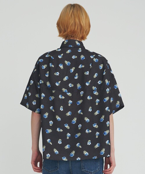 Jieda（ジエダ）の「STUDIOUS別注 FLOWER OVERSIZED SHIRT S/S（シャツ/ブラウス・メンズ・ブラック/サックスブルー・1/2）」の7枚目の写真