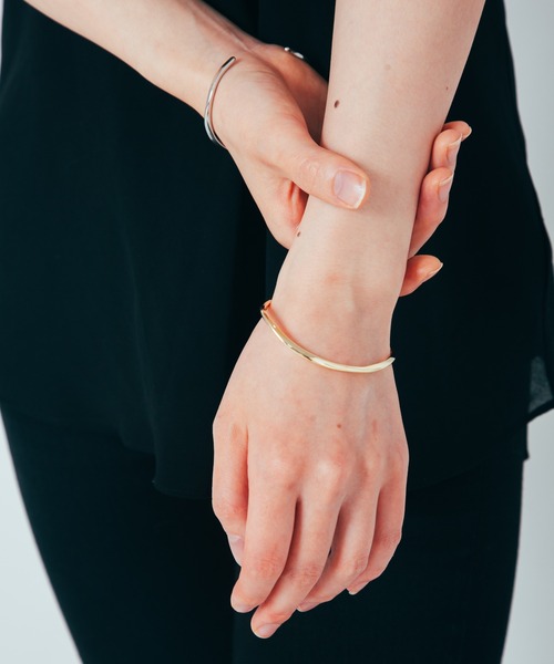 COLOR TOKYO ACCESSORIES(カラートウキョウアクセサリー)の「ウェーブシンプルバングル(バングル/リストバンド・レディース・Silver/GOLD ・FREE)」の12枚目の写真