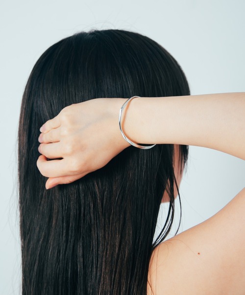 COLOR TOKYO ACCESSORIES(カラートウキョウアクセサリー)の「ウェーブシンプルバングル(バングル/リストバンド・レディース・Silver/GOLD ・FREE)」の11枚目の写真