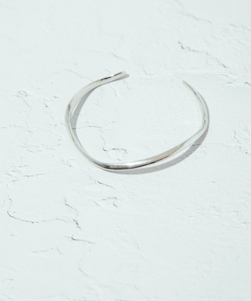 COLOR TOKYO ACCESSORIES(カラートウキョウアクセサリー)の「ウェーブシンプルバングル(バングル/リストバンド・レディース・Silver/GOLD ・FREE)」の8枚目の写真