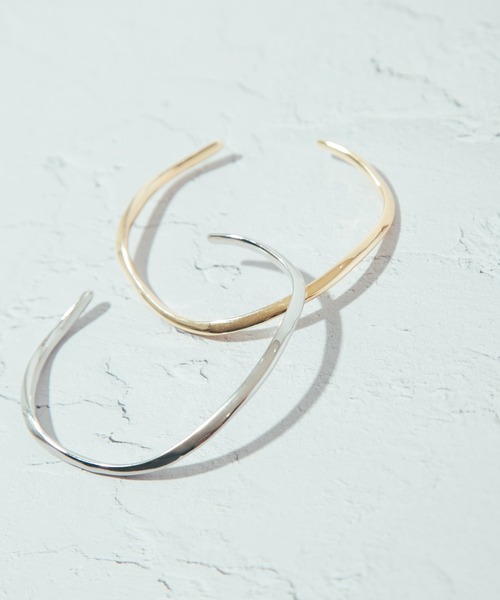 COLOR TOKYO ACCESSORIES(カラートウキョウアクセサリー)の「ウェーブシンプルバングル(バングル/リストバンド・レディース・Silver/GOLD ・FREE)」の6枚目の写真