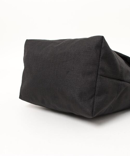 （What it isNt）ART BY MARKGONZALES（ワットイットイズント）の「【（What it isNt）ART BY MARKGONZALES / (ワットイットイズント) アートバイ マークゴンザレス 】ショルダーバッグ（ショルダーバッグ・メンズ・ブラック・FREE）」の3枚目の写真